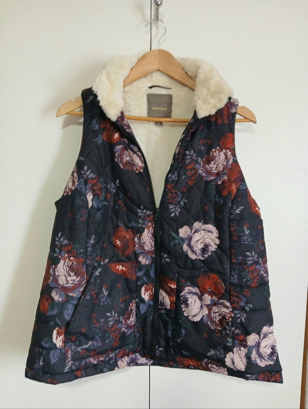 Maurices 0X Floral Puffer Vest - Red Roses - Faux Fur Lining - Grandmacore